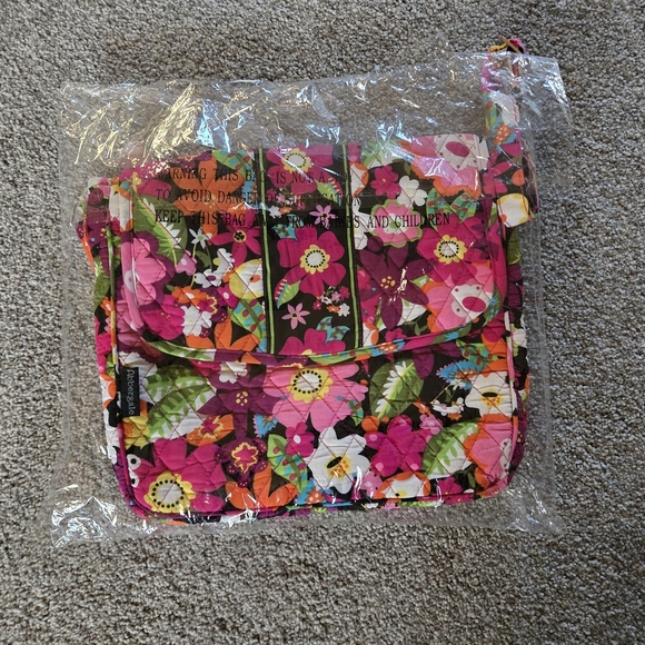 Vera Bradley Handbags - NWT Vera Bradley Abbergale Floral Tablet Bag